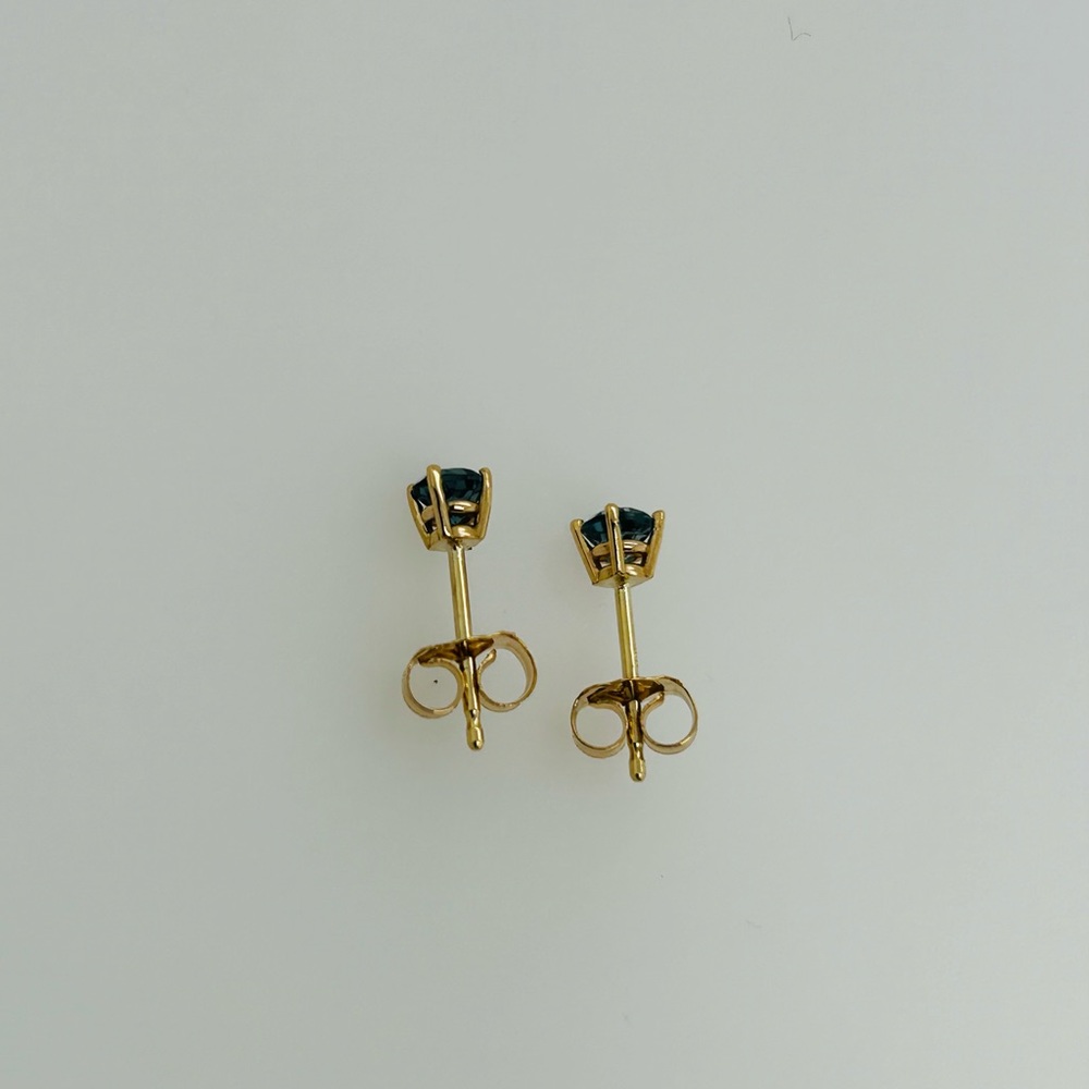 💙💙🩵Blue topaz earrings 14kt yellow gold🩵💙💙